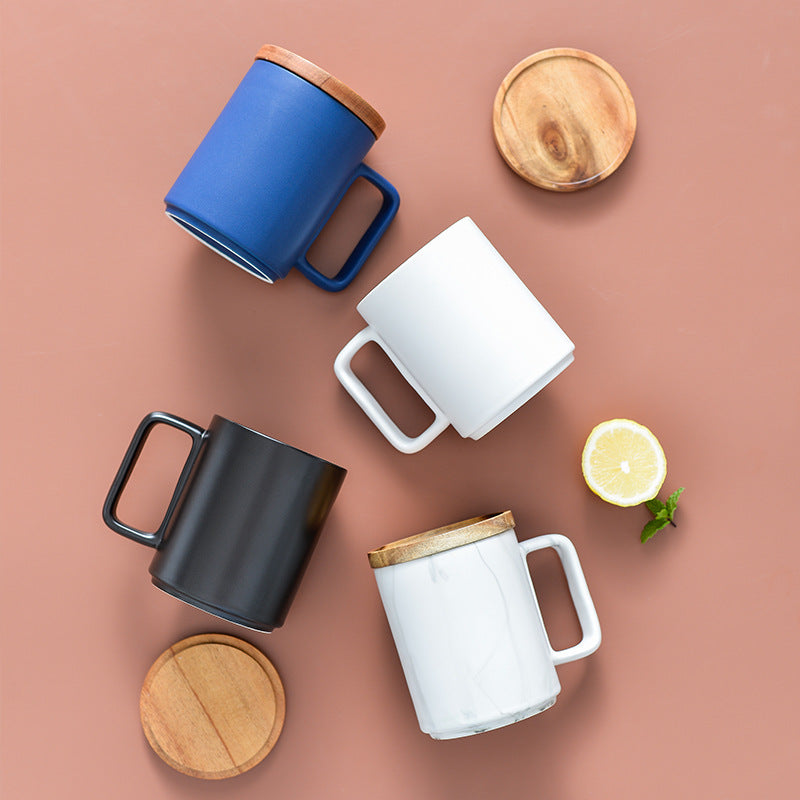 Four mugs with wooden lids on a brown background